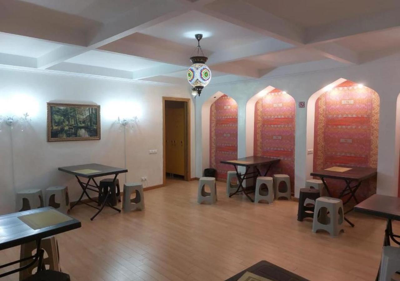 Room Hostel Dostyk Almaty Eksteriør bilde