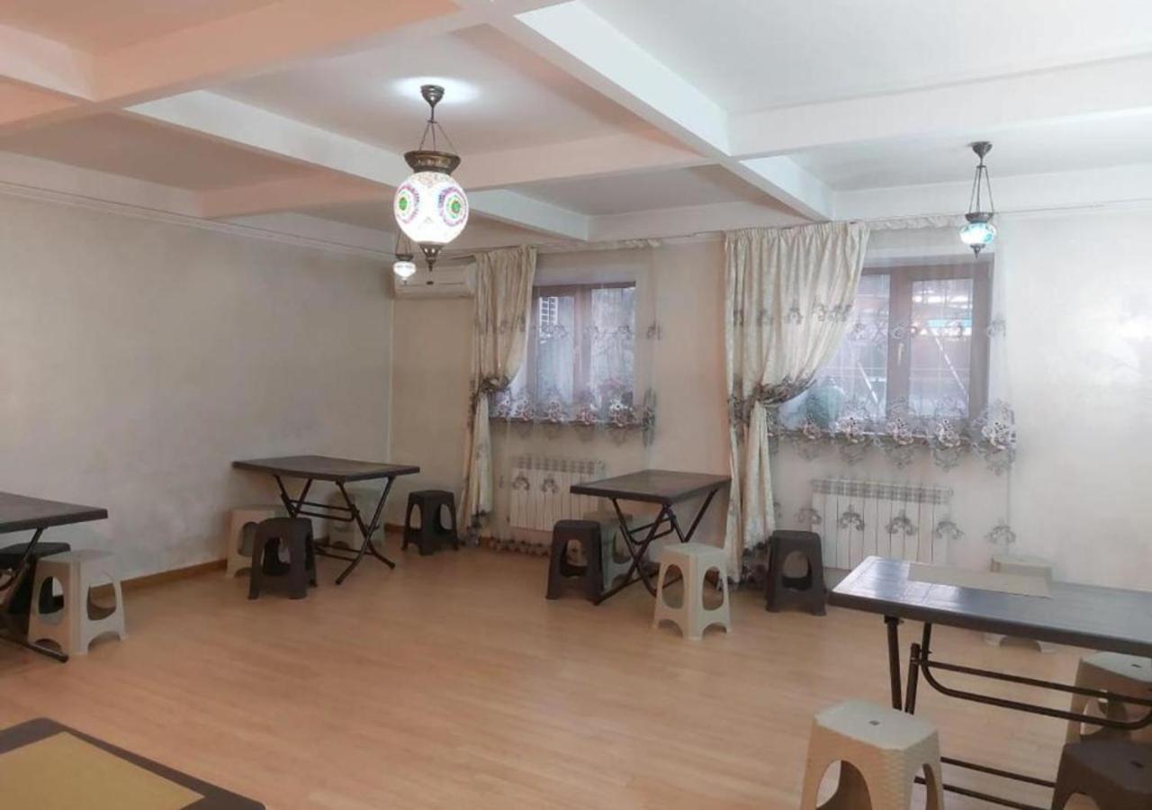 Room Hostel Dostyk Almaty Eksteriør bilde